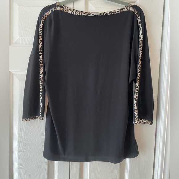 Silky Blouse with Cheetah Print Accents (Anti-wrinkle material) - Picture 2 of 2